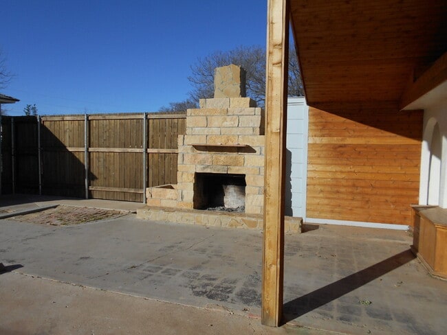 Building Photo - 3/2/2 close to Texas Tech!