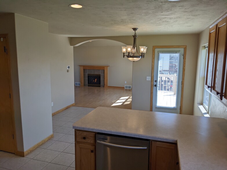 Kit to Dining and Liv - 5335 Brookview Dr