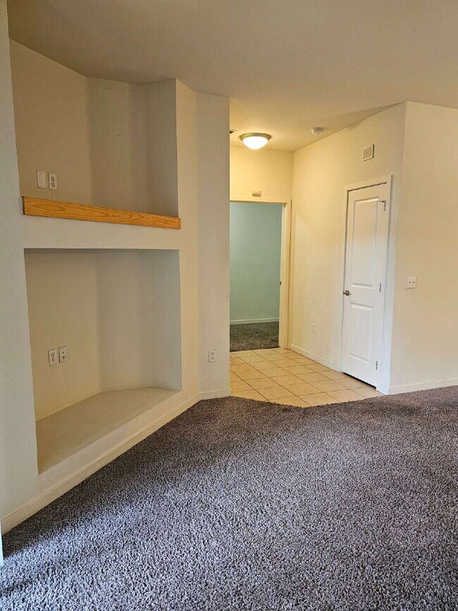 Building Photo - Convenient and Spacious 2BR/2BA in Park Hill of Denver