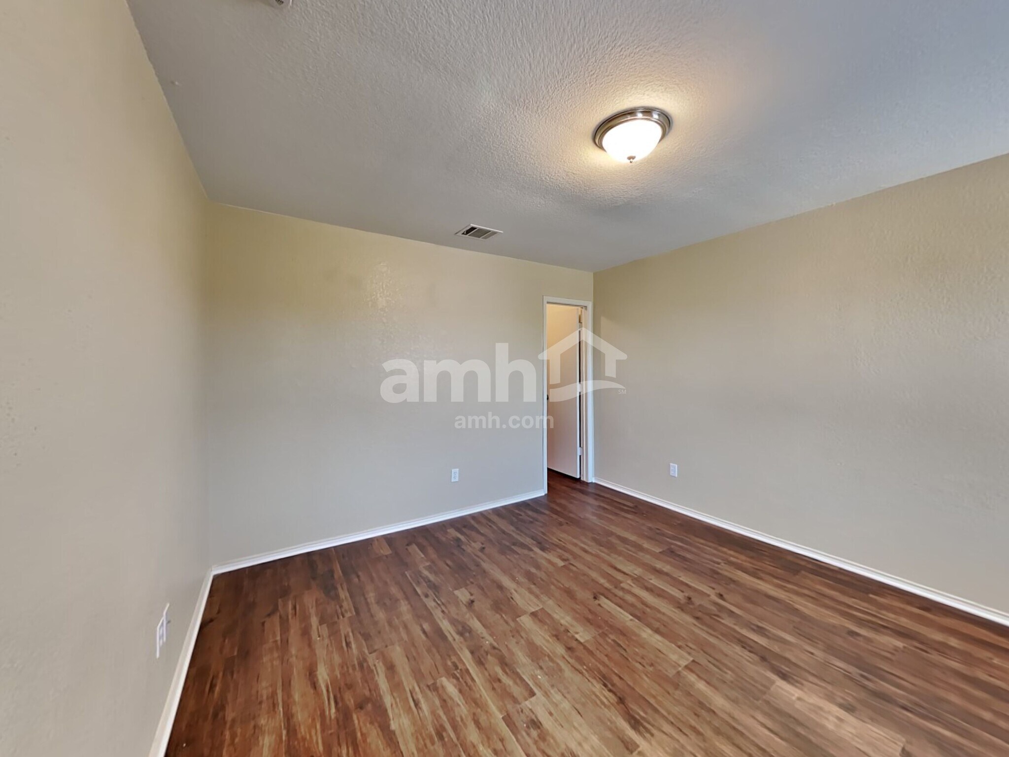Building Photo - 9829 Sparrow Hawk Ln