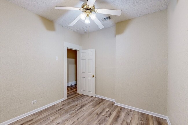 Building Photo - Available Mid-July! 3 Bedroom Home for Lea...