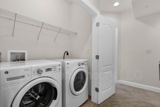 Building Photo - 415 N Upton Ct