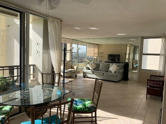 Building Photo - Mostly Furnished 2BR/2BA Condo – Ocean & M...