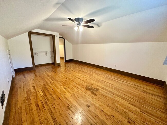 Building Photo - 5719 Fairview Dr