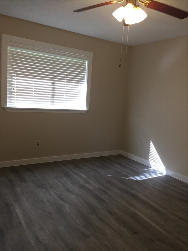 Building Photo - 1138 Oxford Dr