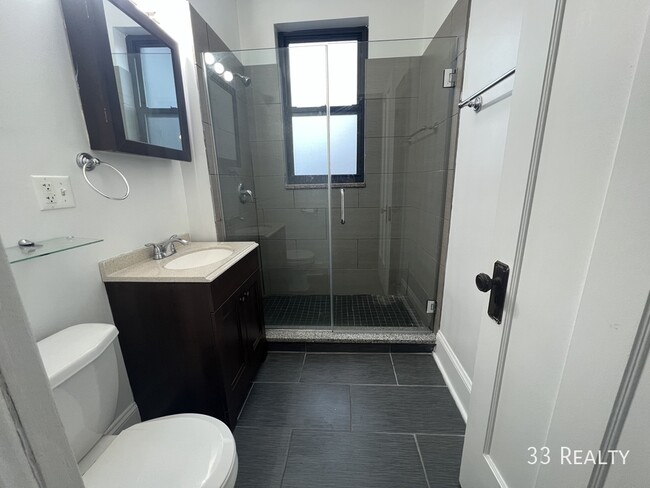 Building Photo - 1 Bed 1 Bath with IN UNIT LAUNDRY in Ander...