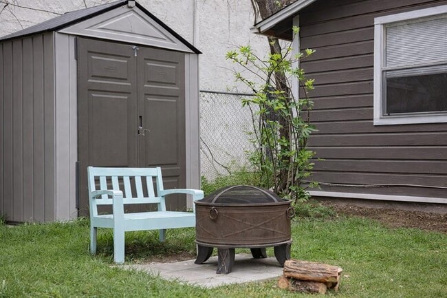 Building Photo - 4508 Bennett Ave