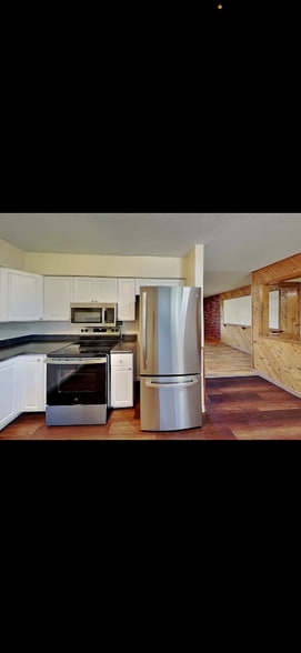 Primary Photo - 8550 Circle Dr