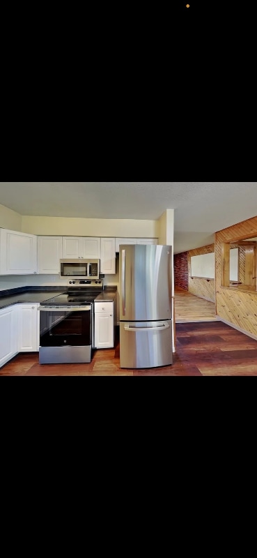 Building Photo - 8550 Circle Dr