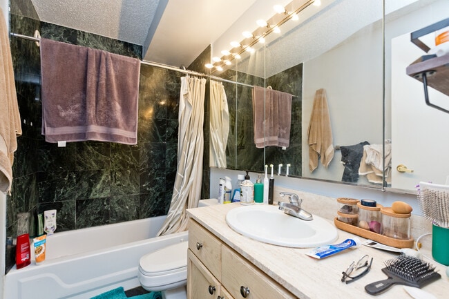 Building Photo - 195 N Harbor Dr