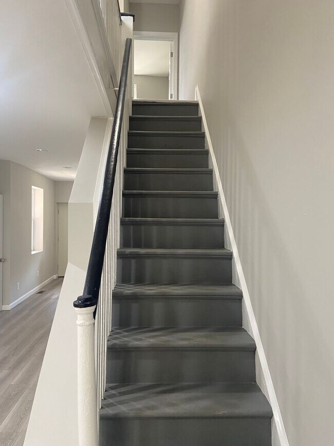 Building Photo - Remodeled  Home - Ogontz