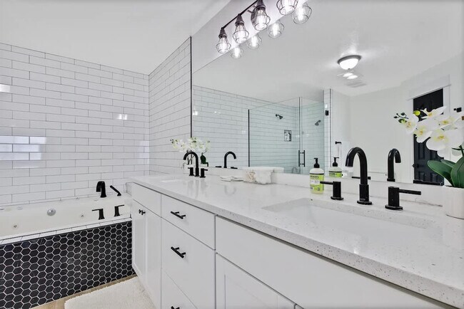 Building Photo - 4611 S Merrivale Pl