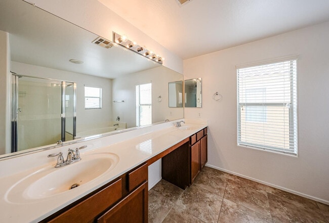 Building Photo - 12039 W Leather Ln