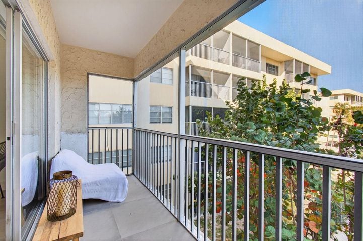 Building Photo - 50 SW 3rd Ave