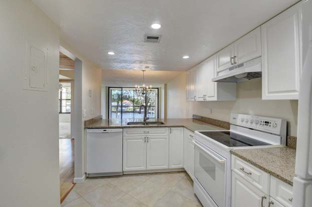 Building Photo - 14 Royal Palm Way