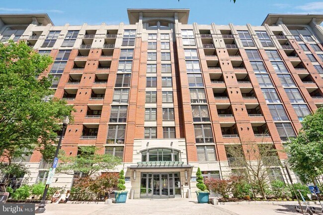 Building Photo - 1021 N Garfield St