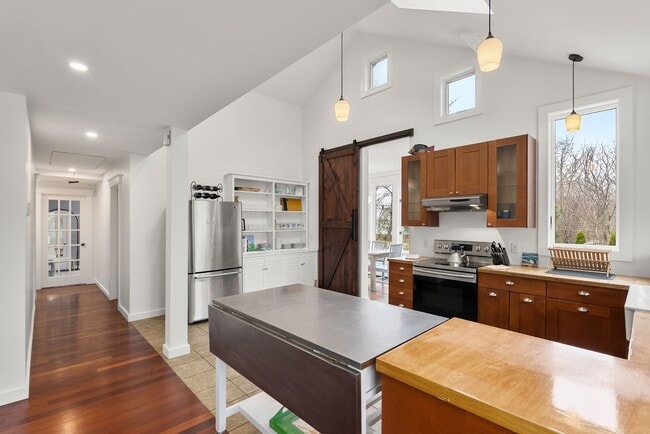 Building Photo - Year-round 3-Bedroom Home in Rockport