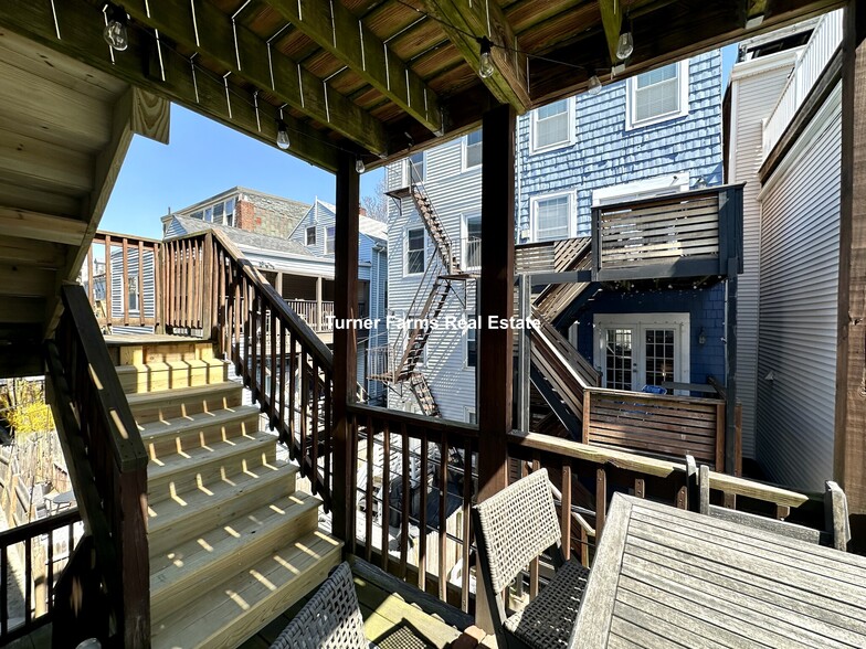 Building Photo - 266 Gold St