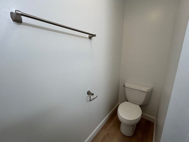 Building Photo - Candler - Recently Renovated Apt Ready for Occupancy!