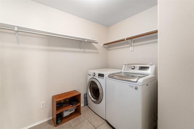 Building Photo - 18218 Thicket Grove Rd