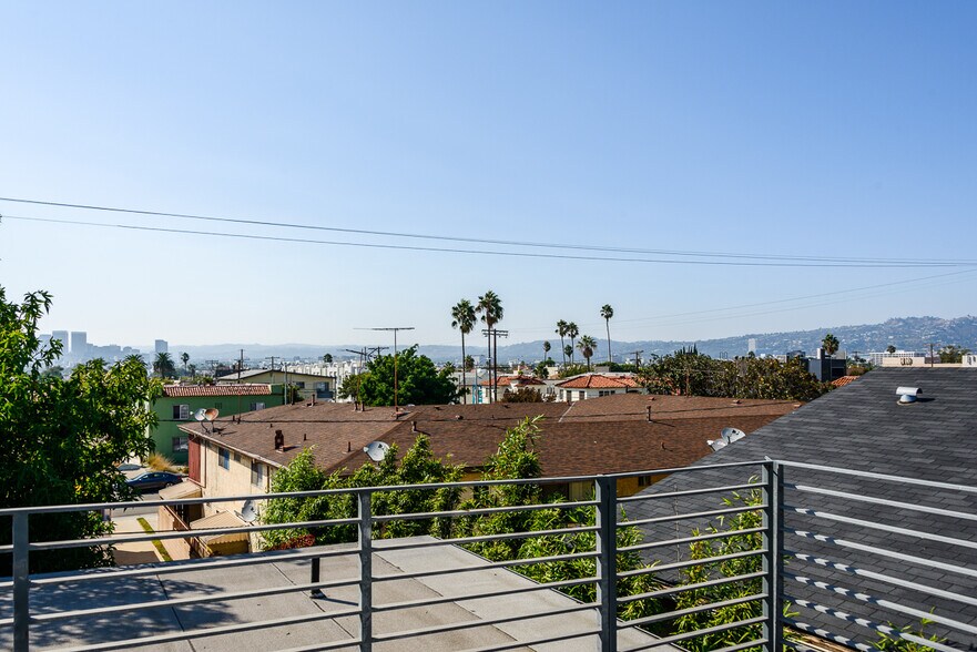 Building Photo - 1513 S Orange Grove Ave