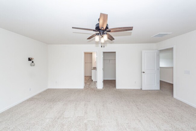 Building Photo - 3 Bedroom, 2.5 Bathroom Home in Hunters Bend - Ladson