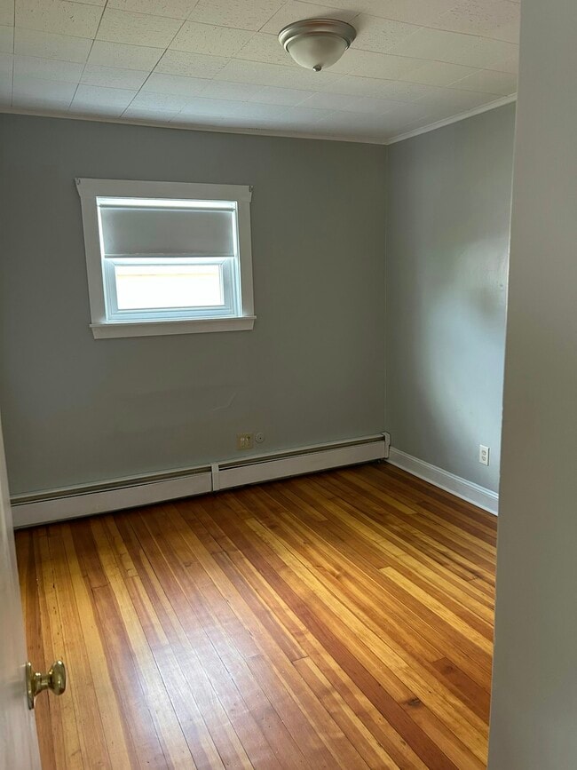 Building Photo - 325 Daggett Avenue, Unit 1