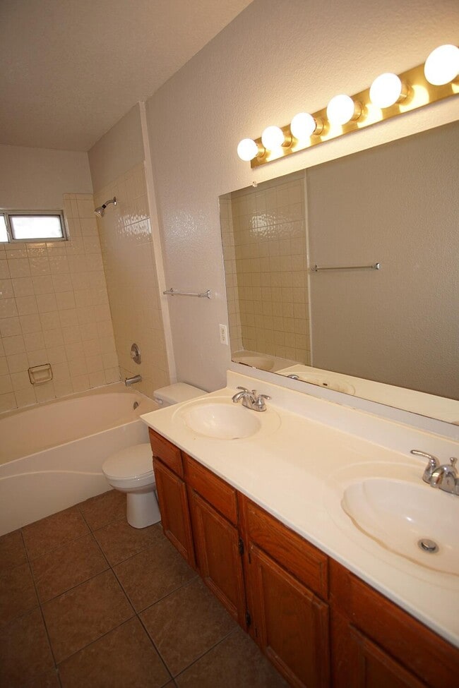 Building Photo - 1417 Desierto Rico Ave