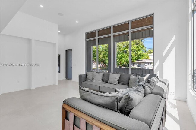 Building Photo - 3604 Day Ave