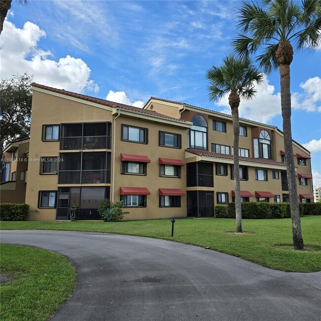 Building Photo - 15545 N Miami Lakeway