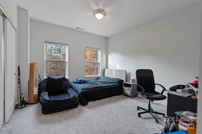 Building Photo - 122 Rutan Ct