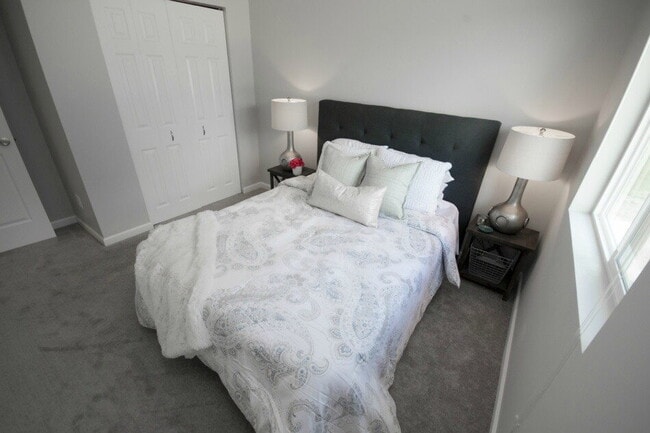 Building Photo - Stunning 2 Bedroom Duplex Rental on Gerald Ct - $1150/ Month