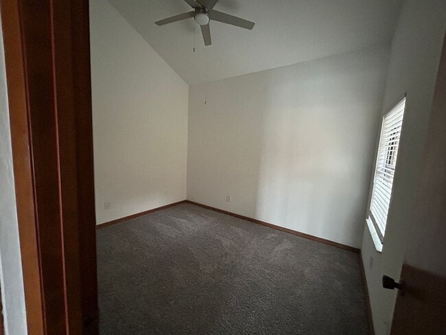 Building Photo - 2/2 In Green Leaf