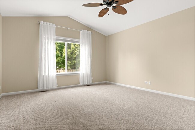 Building Photo - 1009 Birchwood Dr