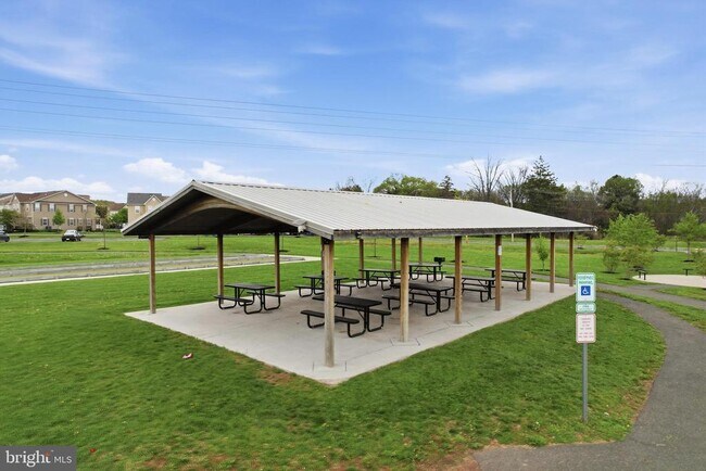 Building Photo - 2028 Berkeley Dr