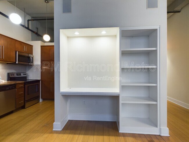 Building Photo - 815 Perry St