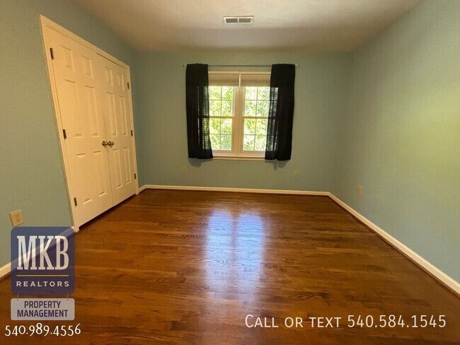 Building Photo - 5175 Lakeland Dr