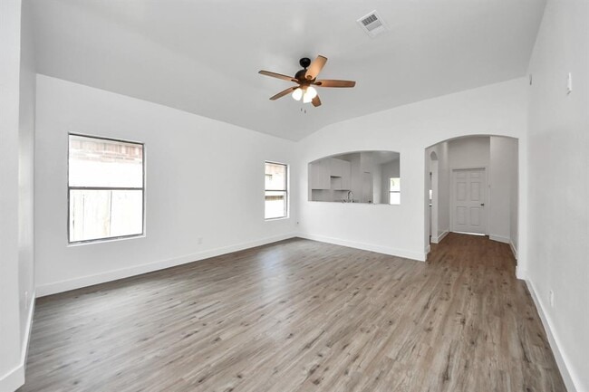 Building Photo - 23714 N Newport Bend