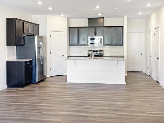 Building Photo - 252 Marelli Dr