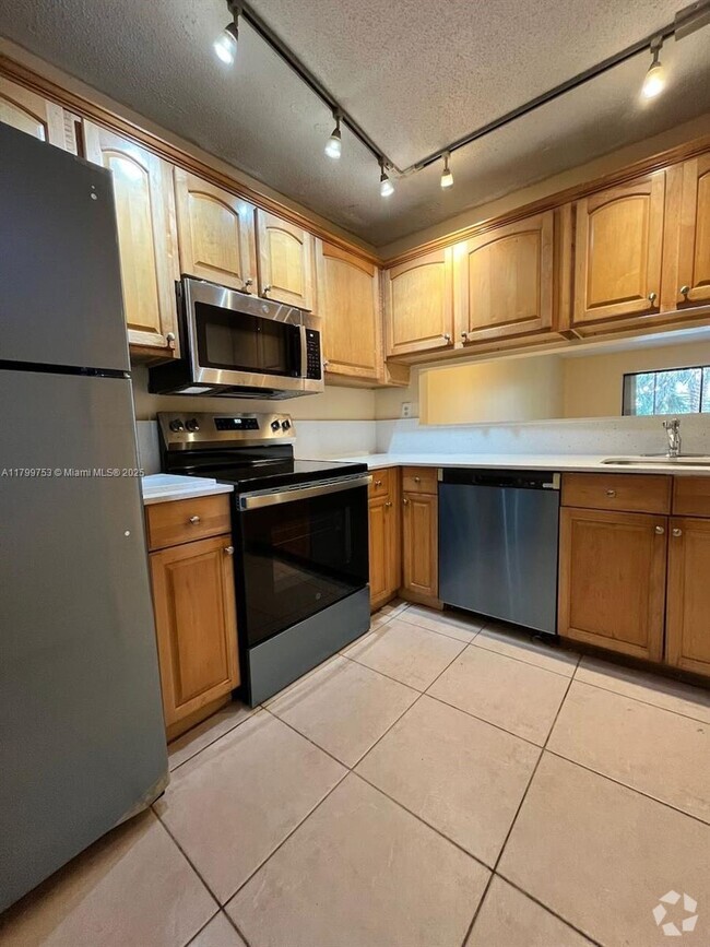 Building Photo - 3470 Foxcroft Rd