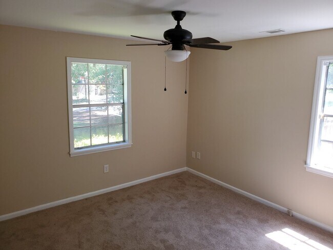 Building Photo - NEWLY RENOVATED- MOVE IN SPECIAL 300.00 OF...