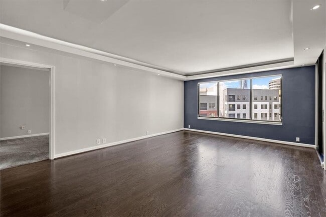 Building Photo - 3481 Lakeside Dr NE