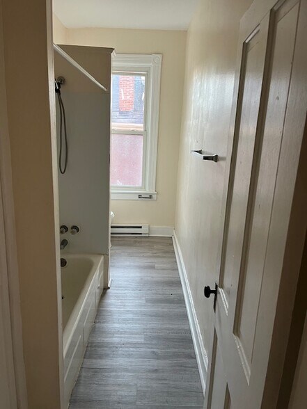 Building Photo - 427 N Locust St