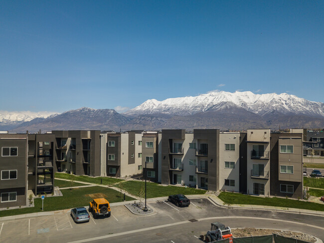 Building Photo - 556 E 250 N