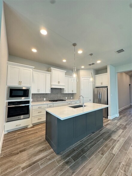 Building Photo - 42841 Terraza Boulevard