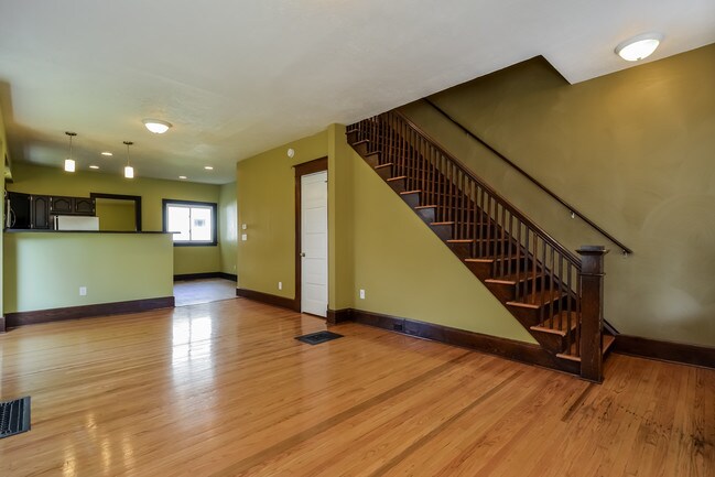 Building Photo - 227 Valley Ave NW