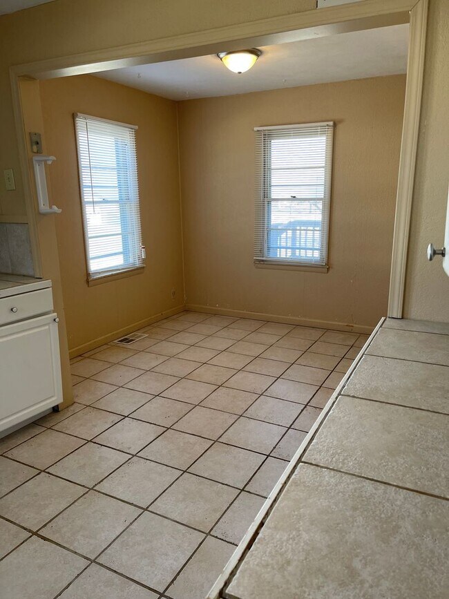 Building Photo - 1401 Yuma, Manhattan KS