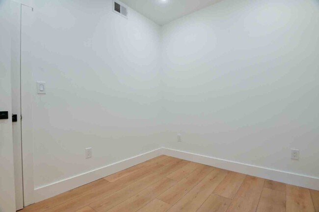 Building Photo - 2637 4th St NE