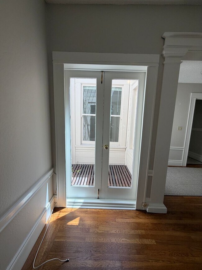 Building Photo - 2649