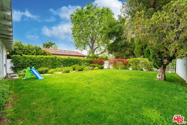 Building Photo - 22937 Dolorosa St